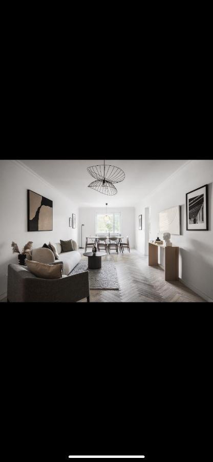 Luxury Apartment *